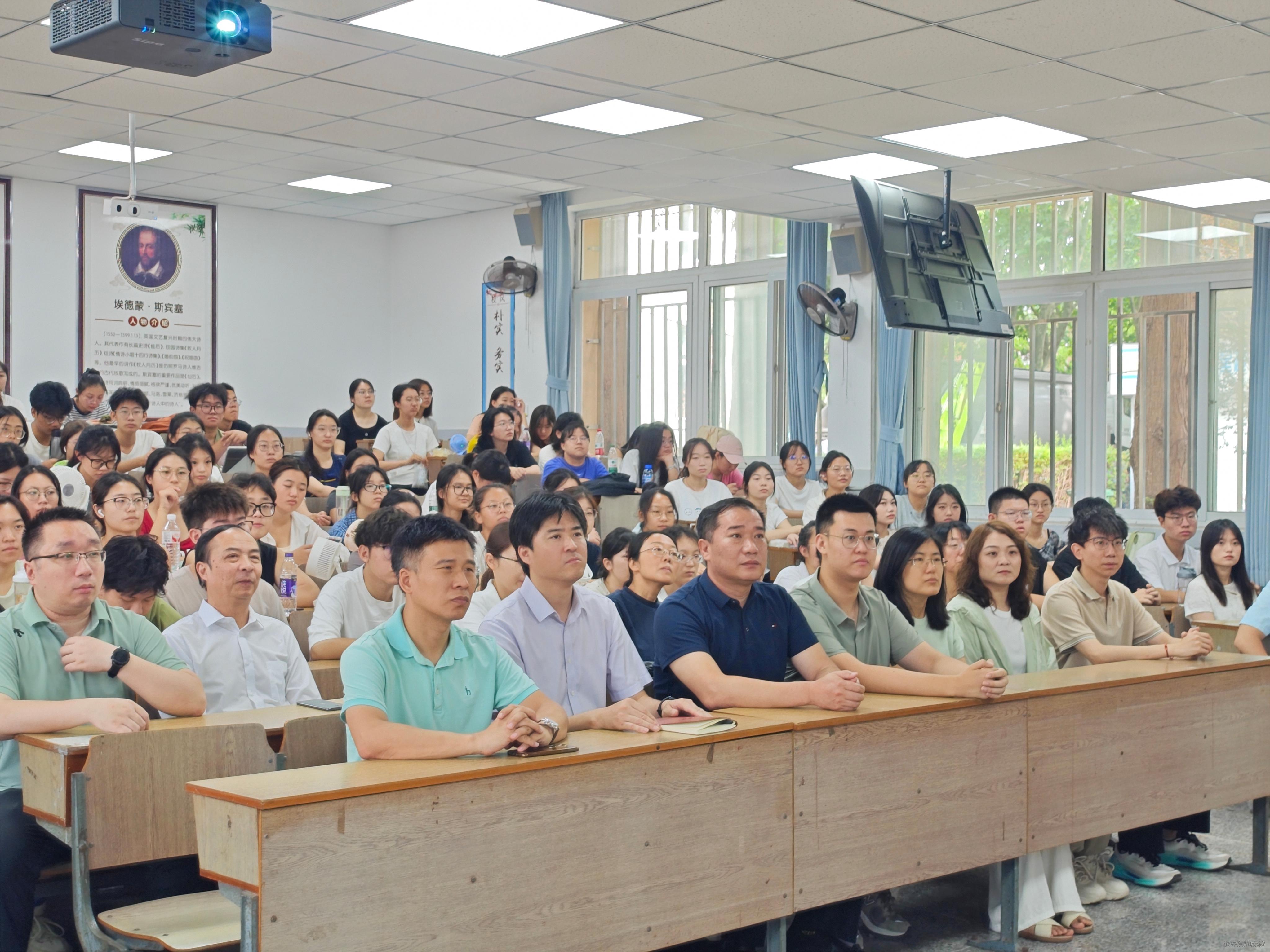 做爱视频组织师生观看纪念中国人民抗日战争暨世界反法西斯战争胜利80周年大会